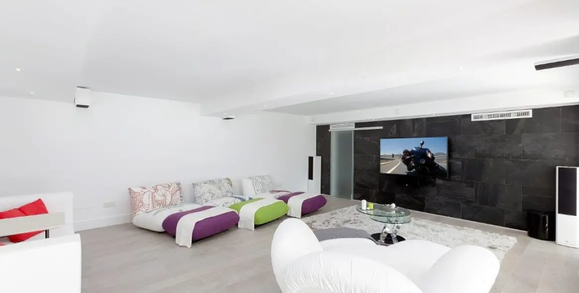 Sale of detached villa in Sierra Blanca 3