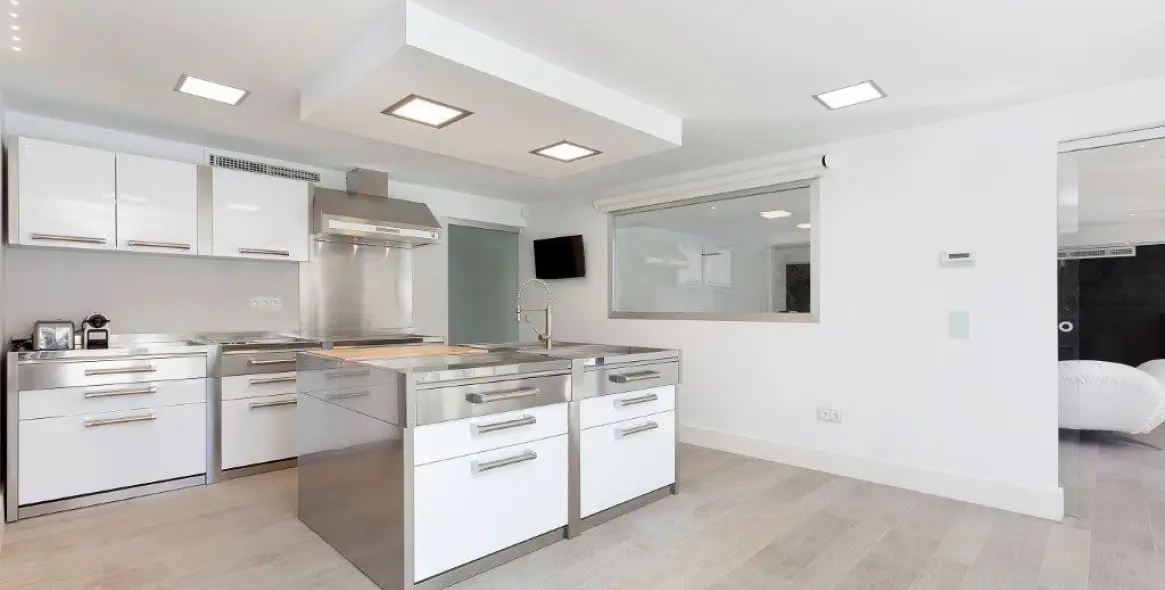 Sale of detached villa in Sierra Blanca 6