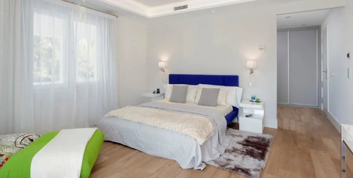 Sale of detached villa in Sierra Blanca 9