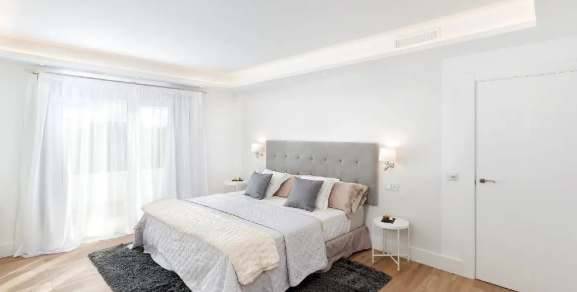 Sale of detached villa in Sierra Blanca 11