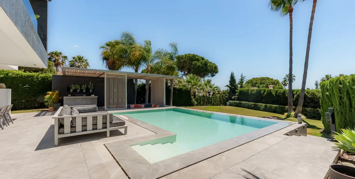 Краткосрочная аренда  отдельно стоящей виллы в Nueva Andalucía 15