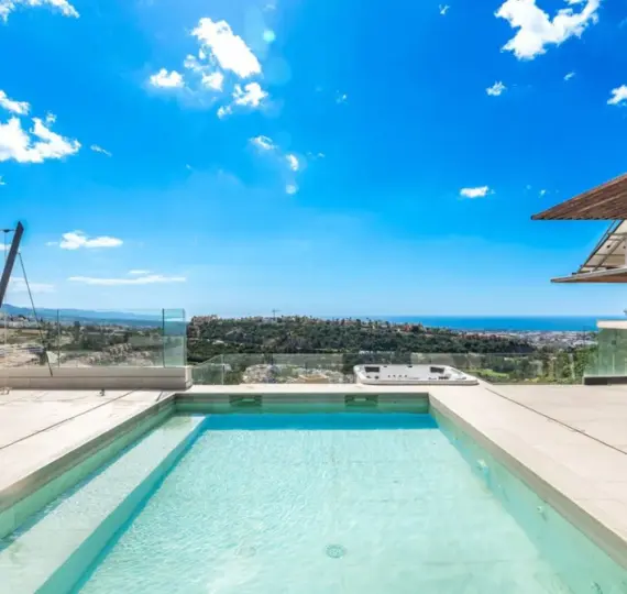 Detached villa R4447981