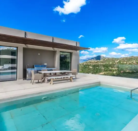 Detached villa R4447981