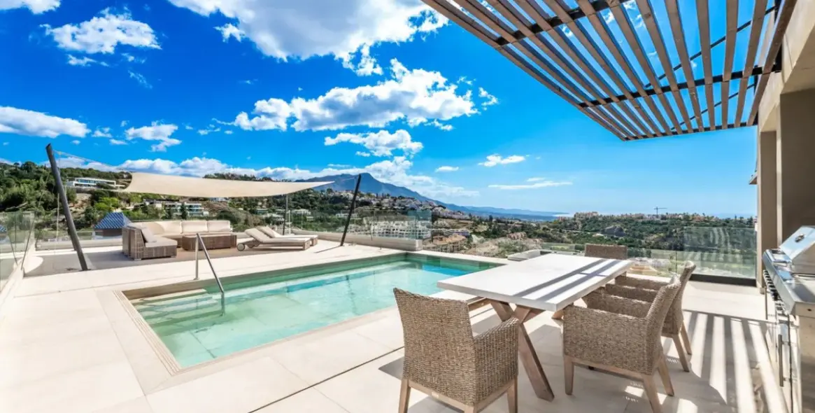 Sale of detached villa in Los Arqueros 1