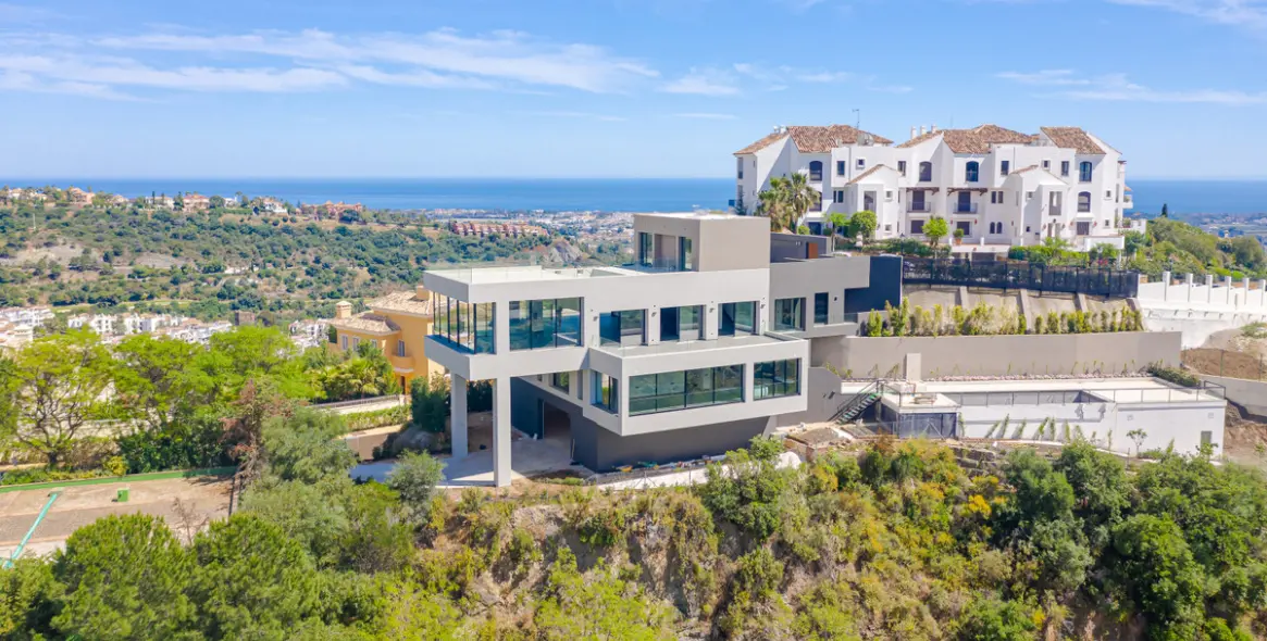 Sale of detached villa in Los Arqueros 3