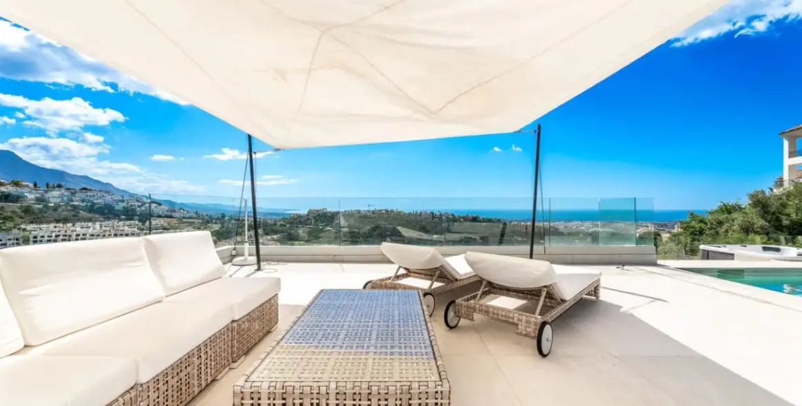 Sale of detached villa in Los Arqueros 7