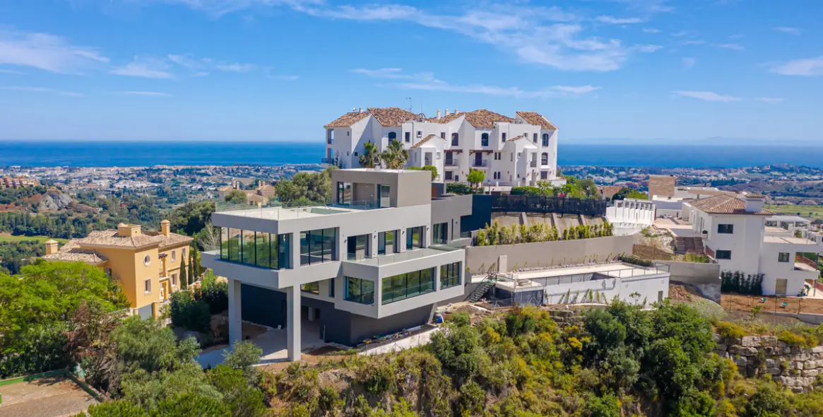 Sale of detached villa in Los Arqueros 8