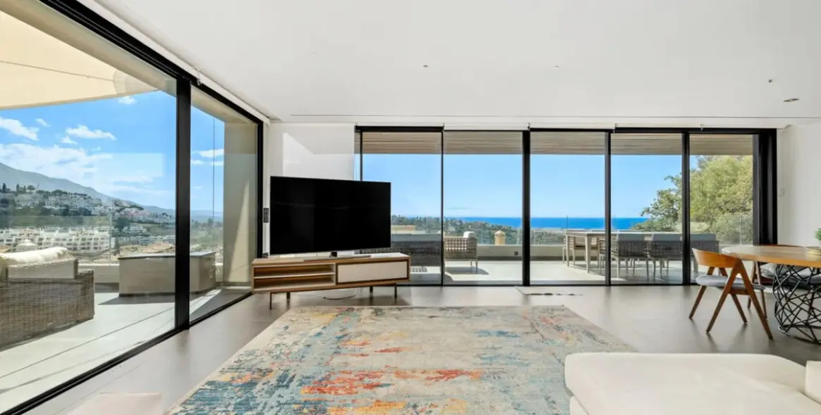 Sale of detached villa in Los Arqueros 12