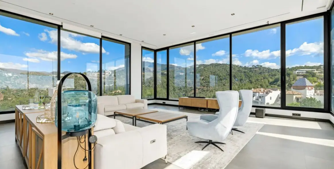 Sale of detached villa in Los Arqueros 13