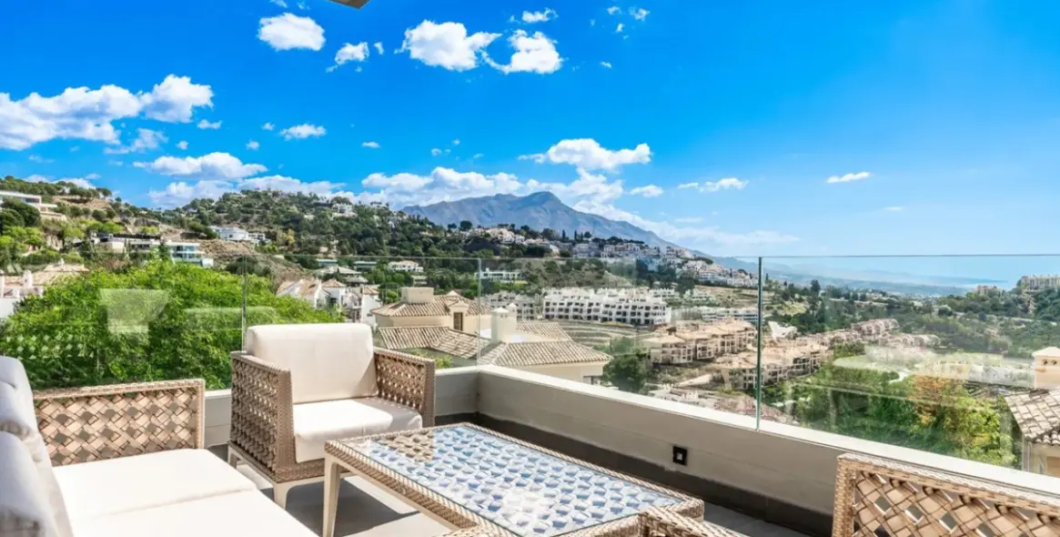 Sale of detached villa in Los Arqueros 16