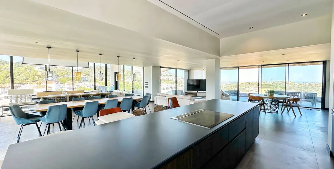 Sale of detached villa in Los Arqueros 19