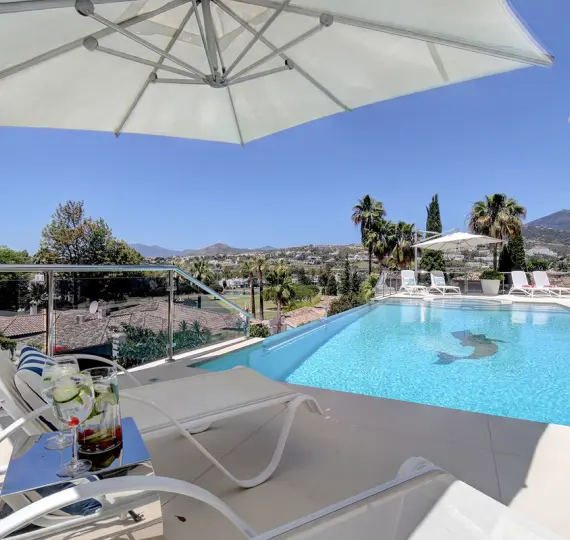 Venta de villa independiente en Nueva Andalucía