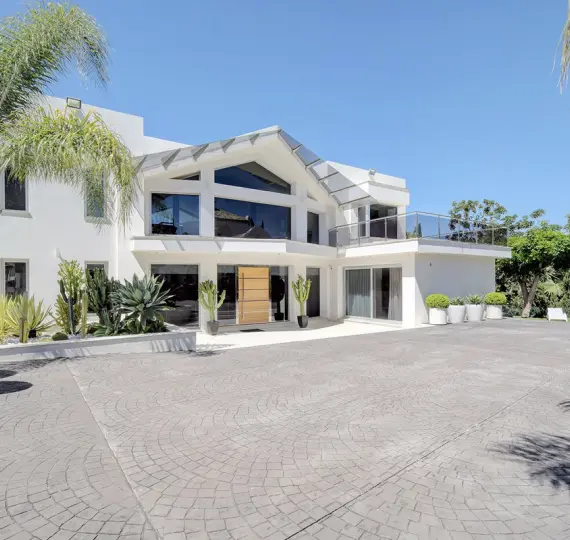 Venta de villa independiente en Nueva Andalucía