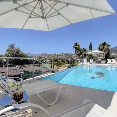 Venta de villa independiente en Nueva Andalucía