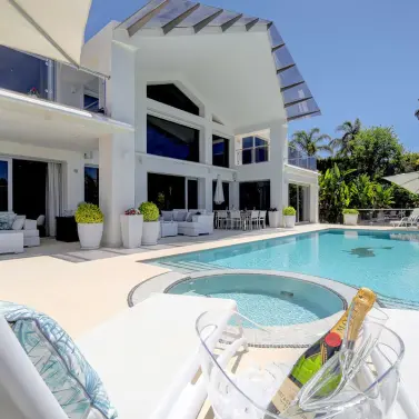 Venta de villa independiente en Nueva Andalucía