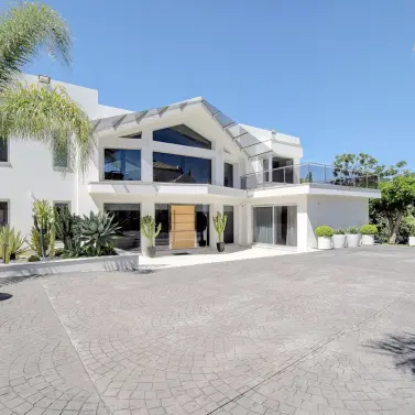 Venta de villa independiente en Nueva Andalucía