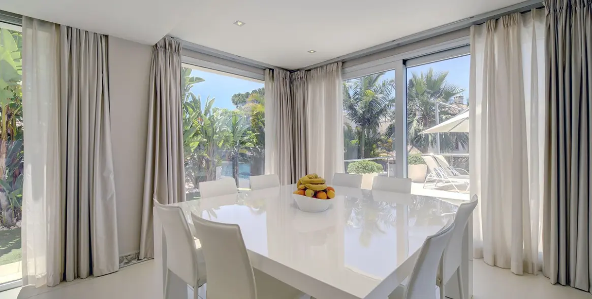 Venta de villa independiente en Nueva Andalucía 13