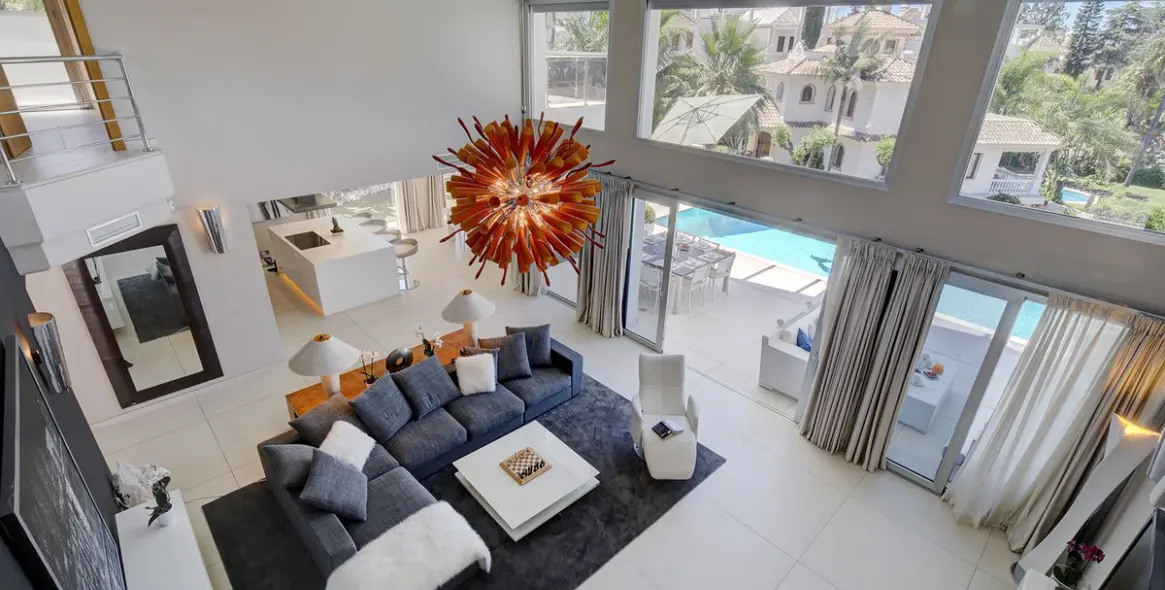 Venta de villa independiente en Nueva Andalucía 14