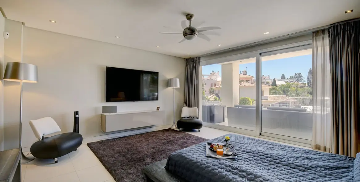 Venta de villa independiente en Nueva Andalucía 19