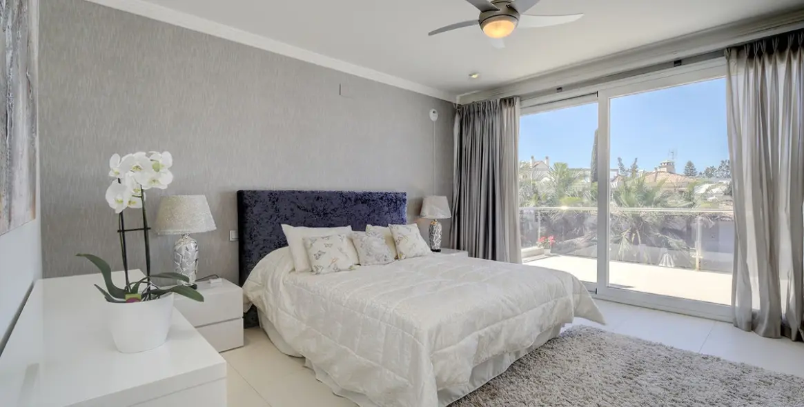 Venta de villa independiente en Nueva Andalucía 21