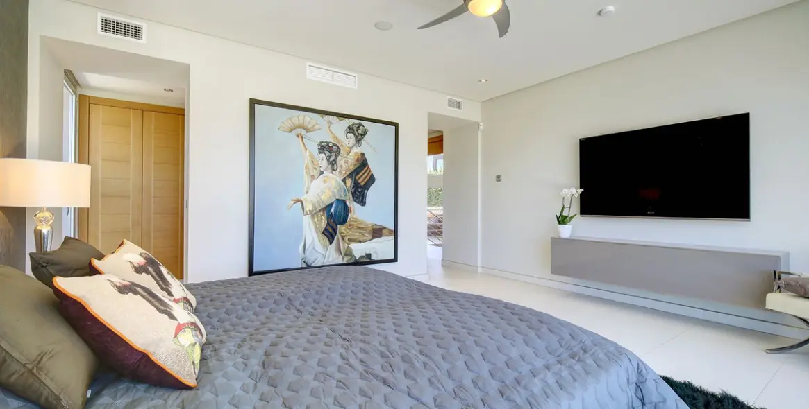 Venta de villa independiente en Nueva Andalucía 24