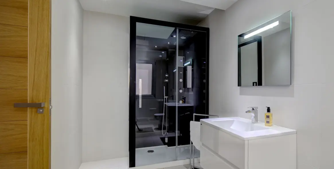 Venta de villa independiente en Nueva Andalucía 27