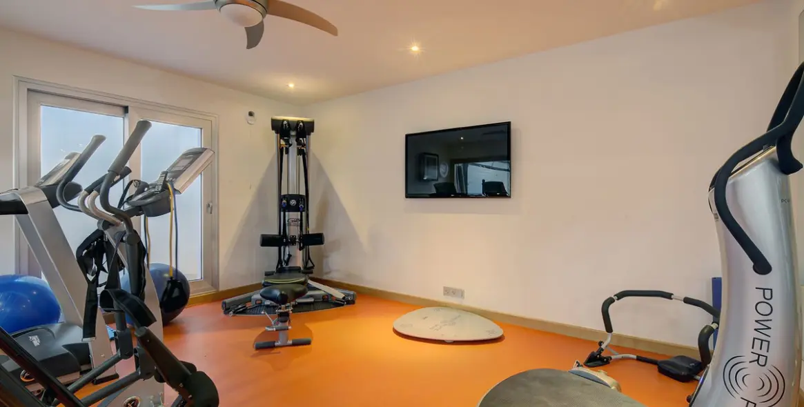 Venta de villa independiente en Nueva Andalucía 30