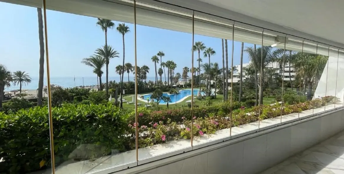 Sale of middle floor apartment in Puerto Banús 7