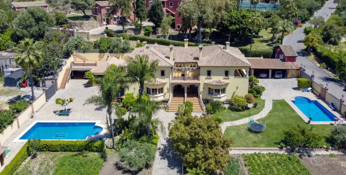 Sale of detached villa in La Quinta 2