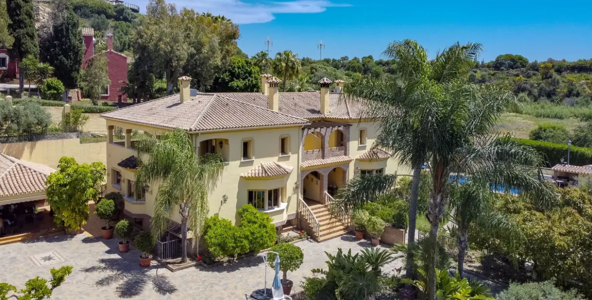 Sale of detached villa in La Quinta 4