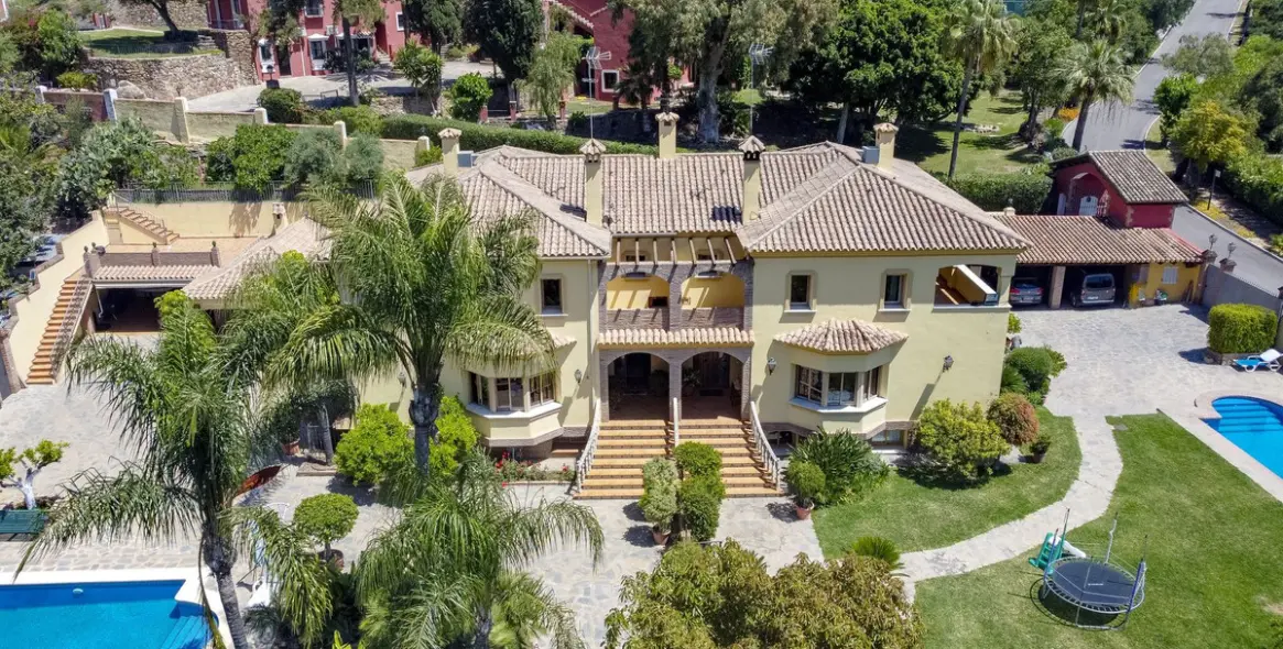 Sale of detached villa in La Quinta 1