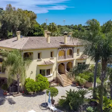 Sale of detached villa in La Quinta