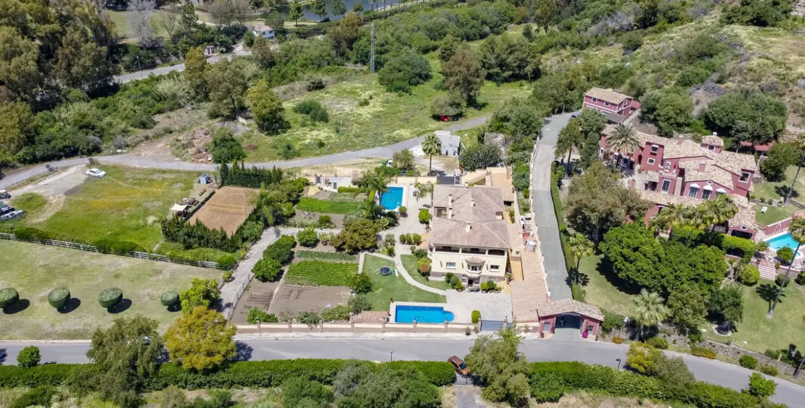 Sale of detached villa in La Quinta 8