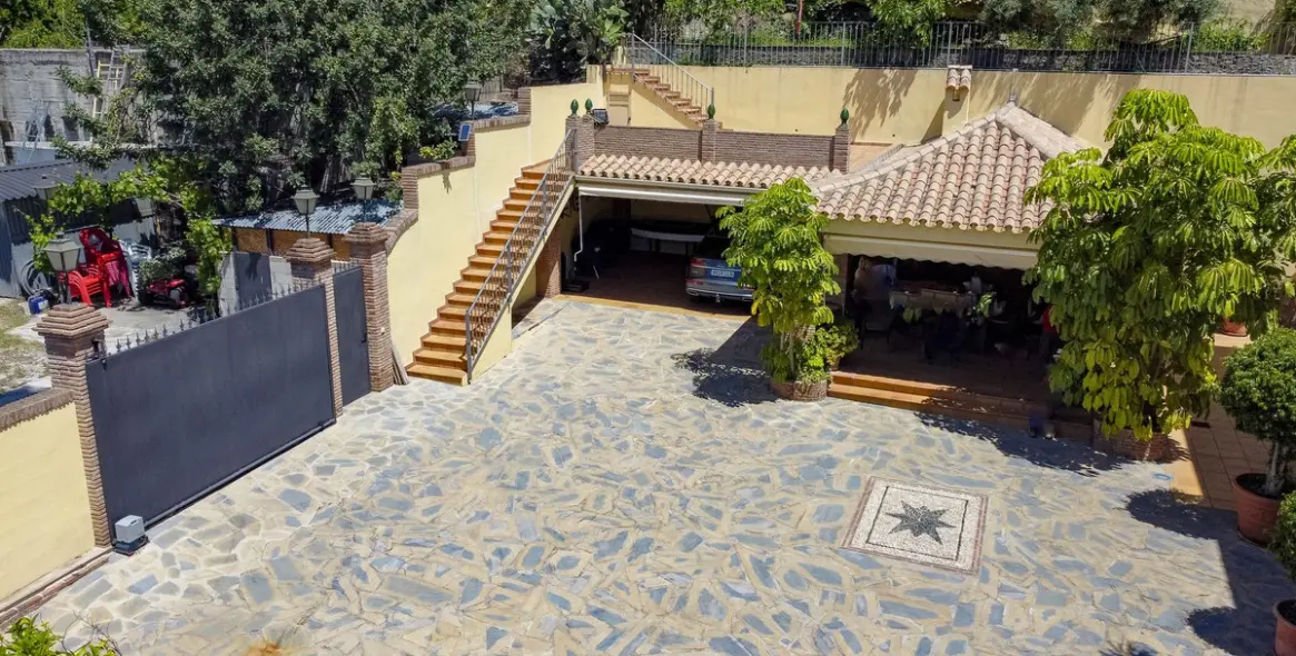 Sale of detached villa in La Quinta 16