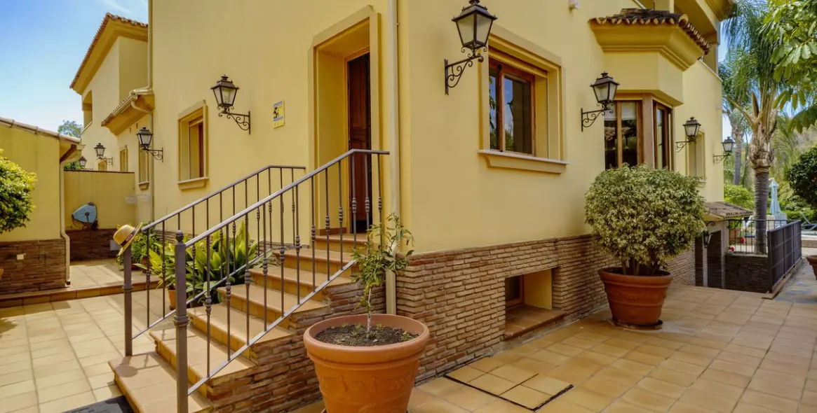 Продажа  отдельно стоящей виллы в La Quinta 27