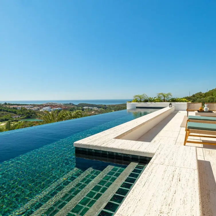 Sale of detached villa in Casares