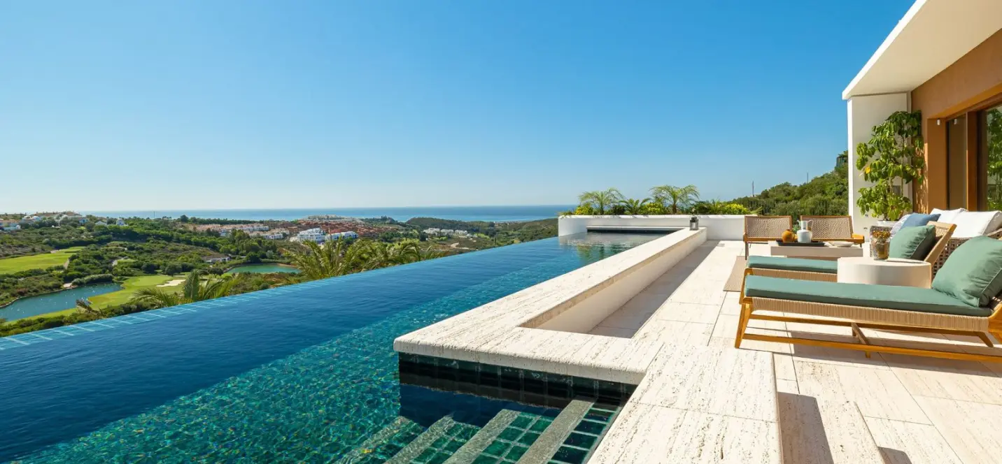 Sale of detached villa in Casares 0
