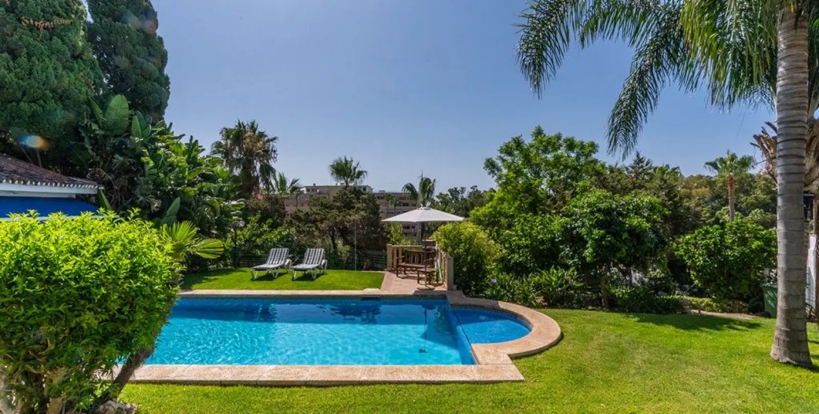 Venta de villa independiente en Marbesa 46