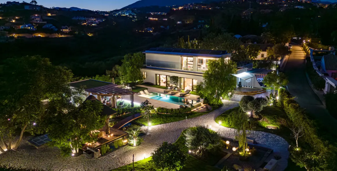 Sale of detached villa in Benahavís 1