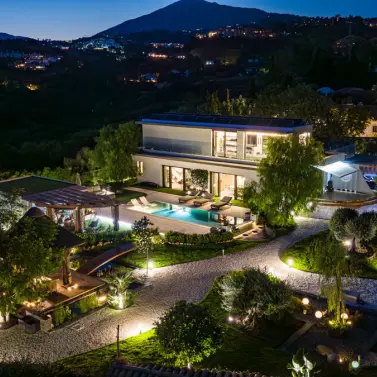 Sale of detached villa in Benahavís