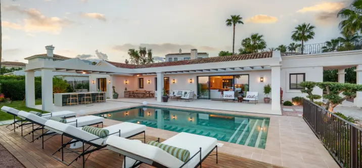 Venta de villa independiente en Nueva Andalucía 0