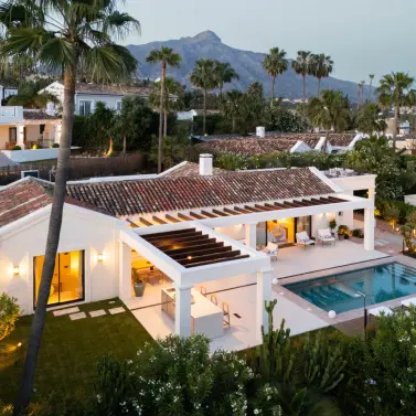 Venta de villa independiente en Nueva Andalucía