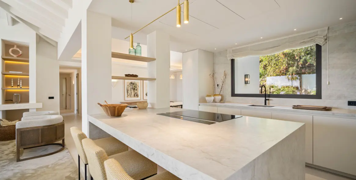 Продажа  отдельно стоящей виллы в Nueva Andalucía 15