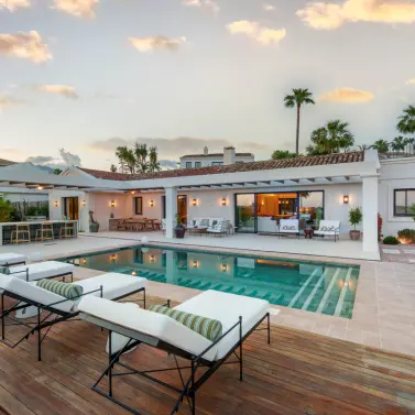 Venta de villa independiente en Nueva Andalucía