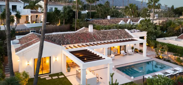 Venta de villa independiente en Nueva Andalucía 1