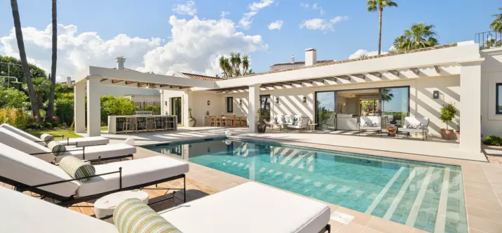 Venta de villa independiente en Nueva Andalucía 2