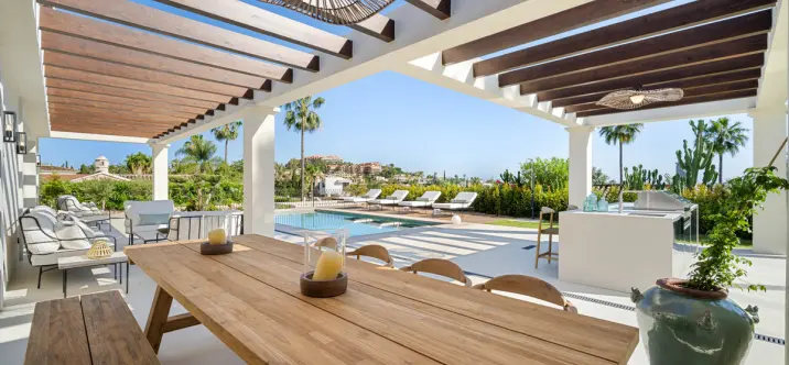 Venta de villa independiente en Nueva Andalucía 4