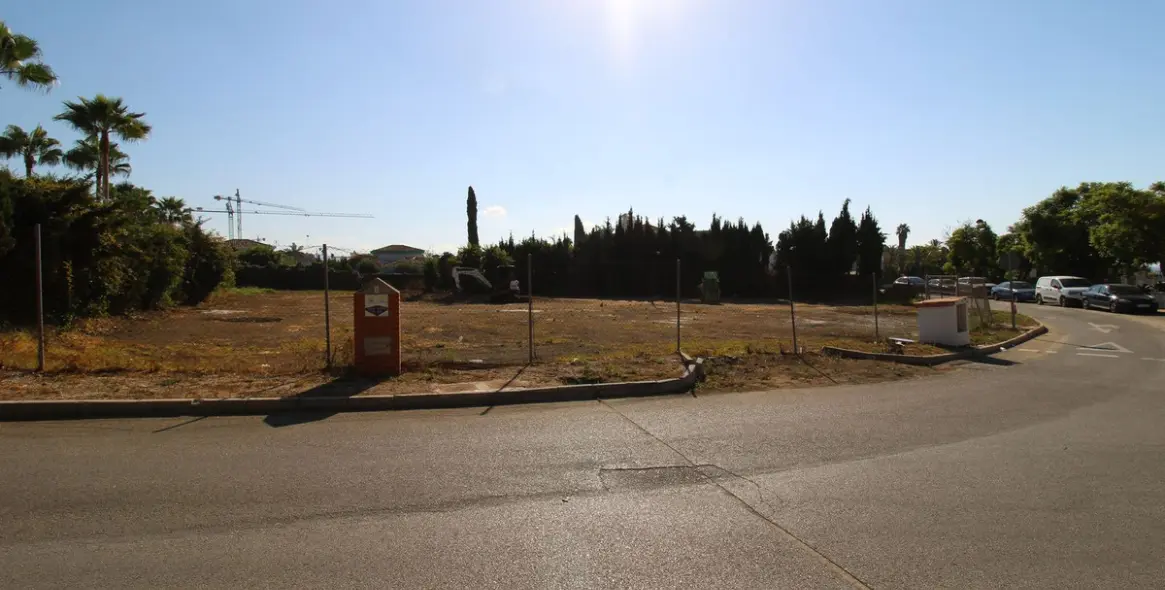 Продажа  жилого участка в The Golden Mile 1