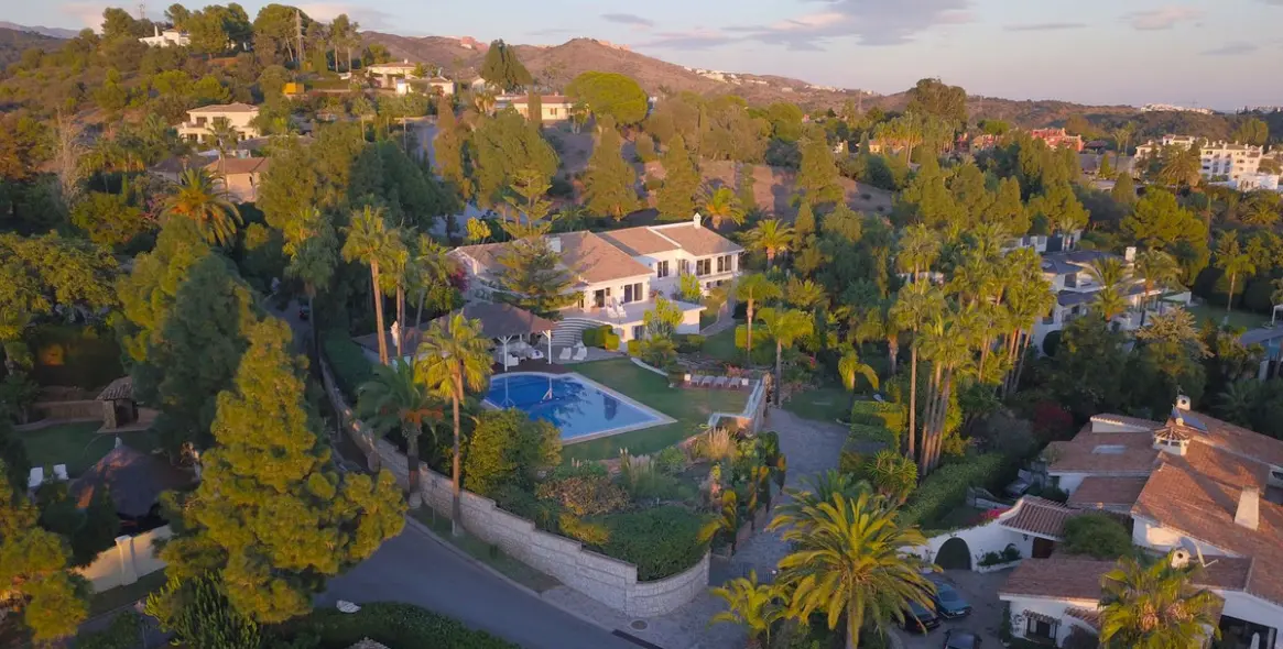 Продажа  отдельно стоящей виллы в Marbella East (район Hacienda Las Chapas) 6