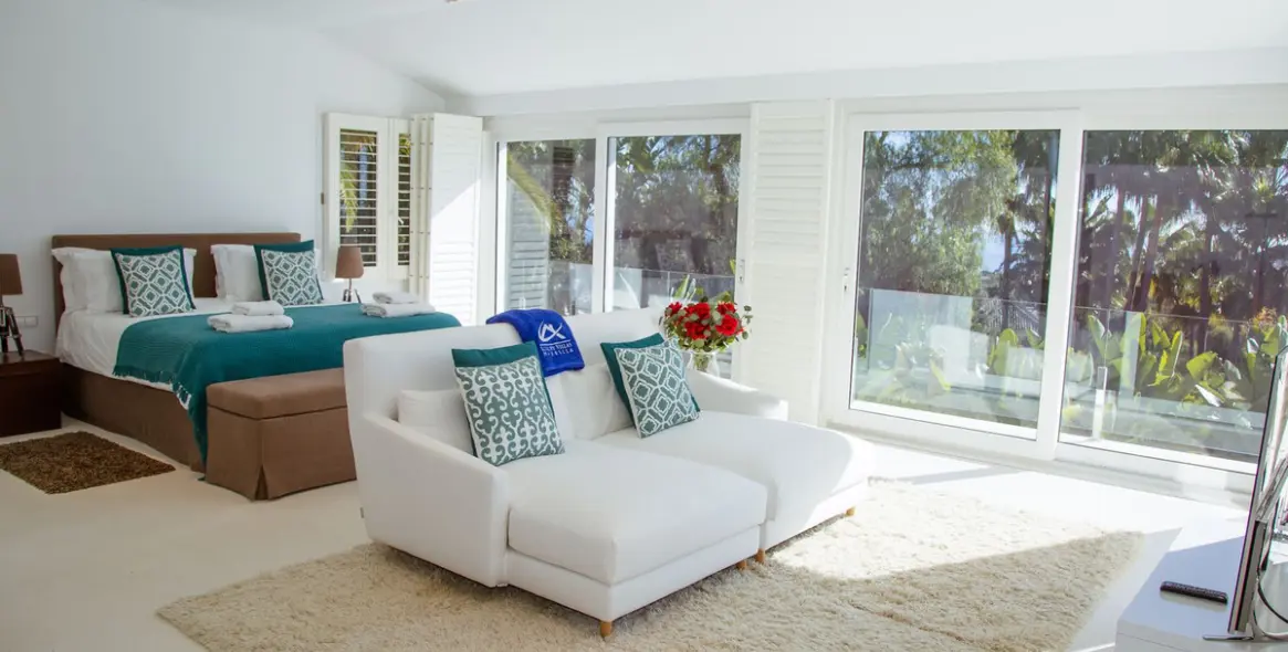 Продажа  отдельно стоящей виллы в Marbella East (район Hacienda Las Chapas) 9